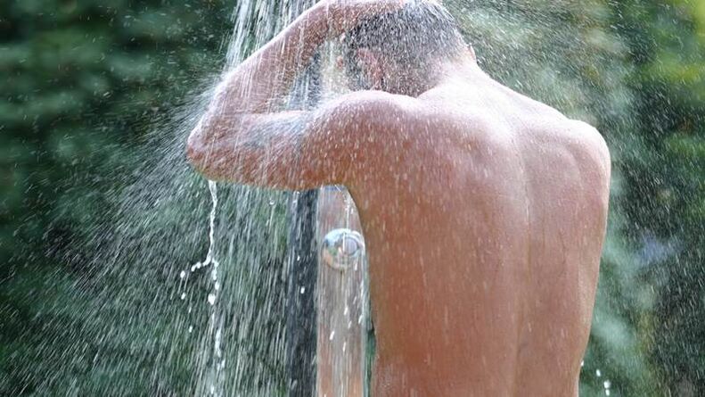 Kontrastní sprcha pomáhá muži rozveselit a zvyšuje potenci